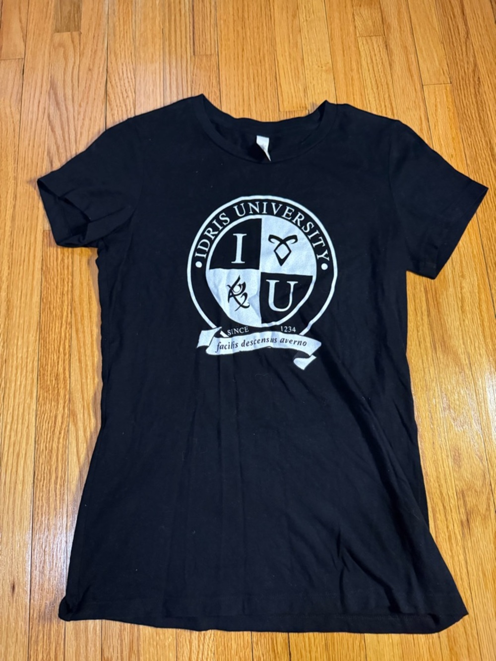 Shadowhunters Idris University Tee Women’s Medium NEW